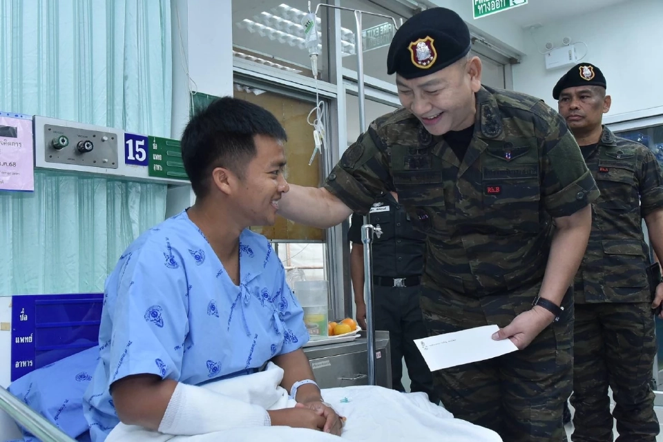 ผบ.ตร.ลงพื้นที่อุบลฯ–ศรีสะเกษ เยี่ยมตำรวจ-ทหารบาดเจ็บชายแดน