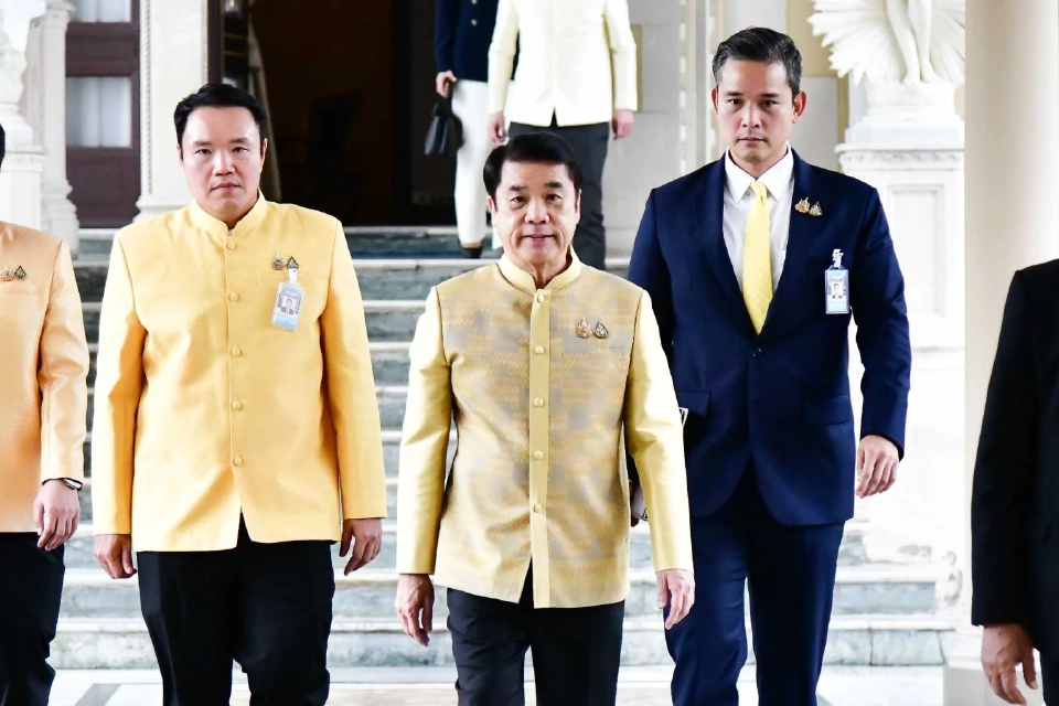 นายสุริยะ จึงรุ่งเรืองกิจ รองนายกรัฐมนตรี และรัฐมนตรีว่าการกระทรวงคมนาคม 