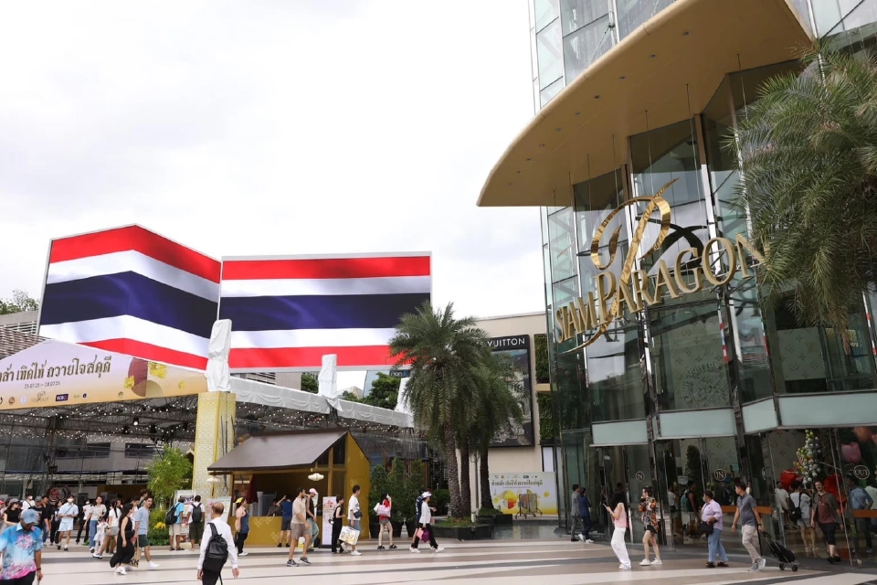 ประมวลภาพห้าง ศูนย์การค้าพร้อมใจติดธงชาติไทย ส่งกำลังใจสู่พื้นที่ชายแดนไทย-กัมพูชา