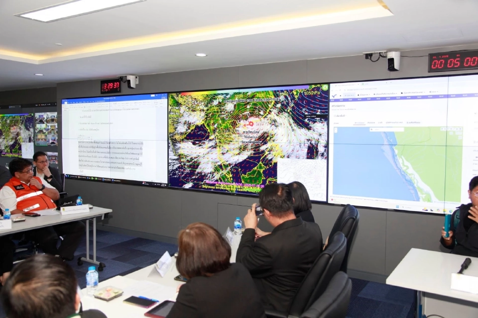 ตั้งวอร์รูม กอปภ.กลาง ติดตามประเมินสถานการณ์อุทกภัยอิทธิพลพายุวิภา