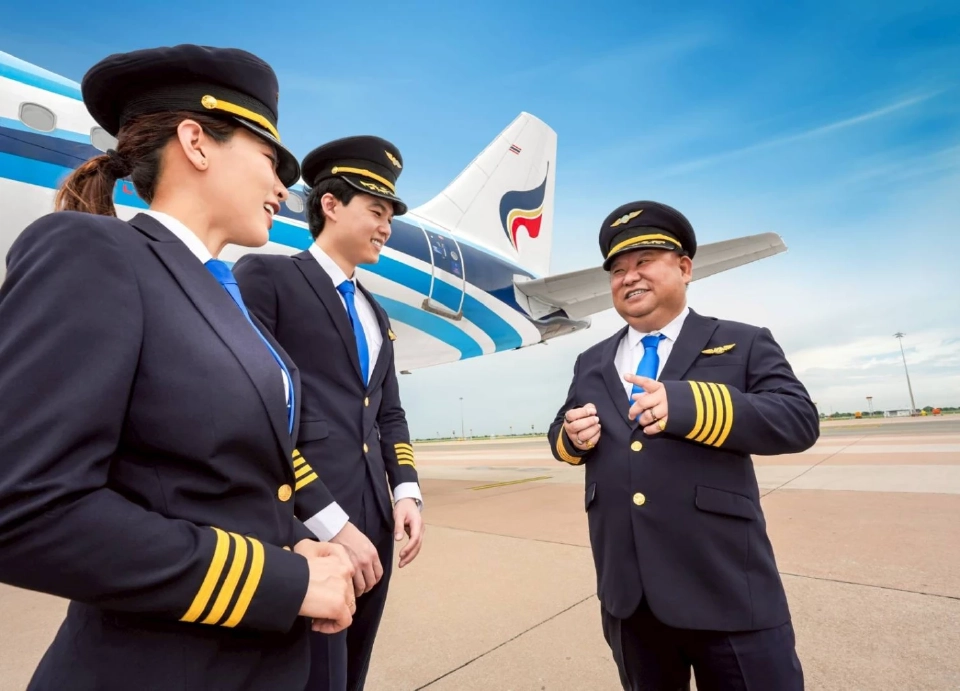 อินไซต์ “กัปตันเต๋” พุฒิพงศ์ ปราสาททองโอสถ เทคออฟ“บางกอกแอร์เวย์ส” น่านฟ้าสีเขียว