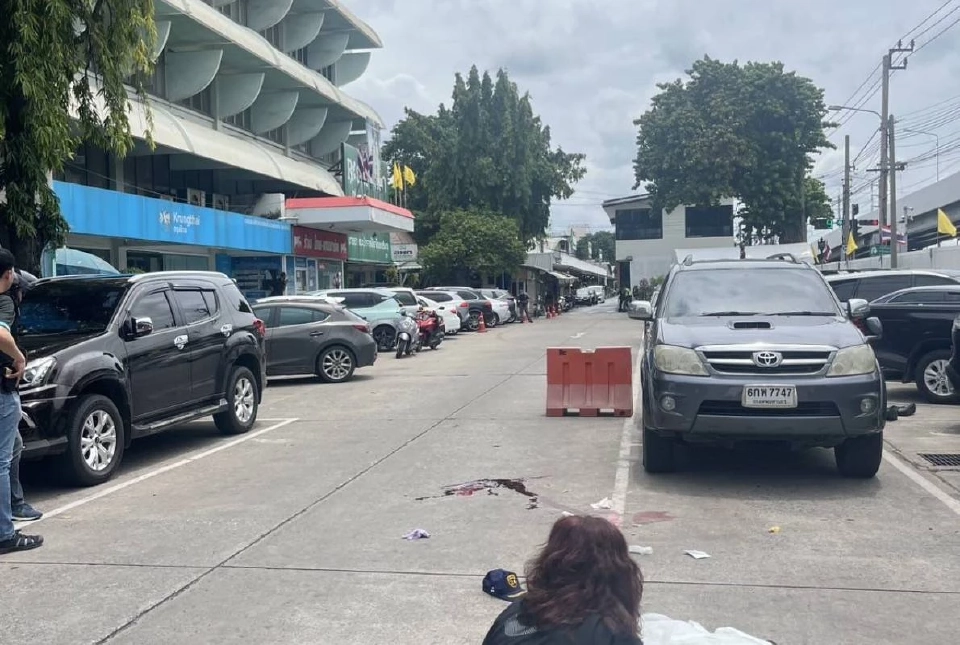 ด่วน! เกิดเหตุคนร้ายยิงในตลาด อ.ต.ก. พบผู้เสียชีวิต 4 ราย คนร้ายปลิดชีพตัวเองแล้ว