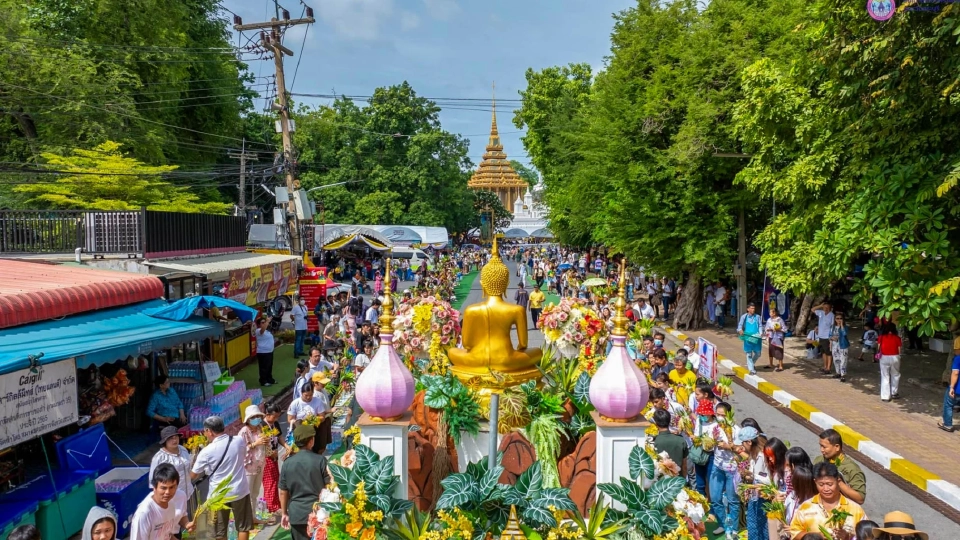 ประเพณีตักบาตรดอกเข้าพรรษา และถวายเทียนพระราชทาน วัดพระพุทธบาท จังหวัดสระบุรี เริ่มวันที่ 9-11 กรกฎาคม 2568