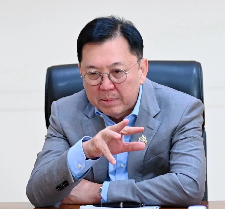 นายจตุพร บุรุษพัฒน์ รัฐมนตรีว่าการกระทรวงพาณิชย์