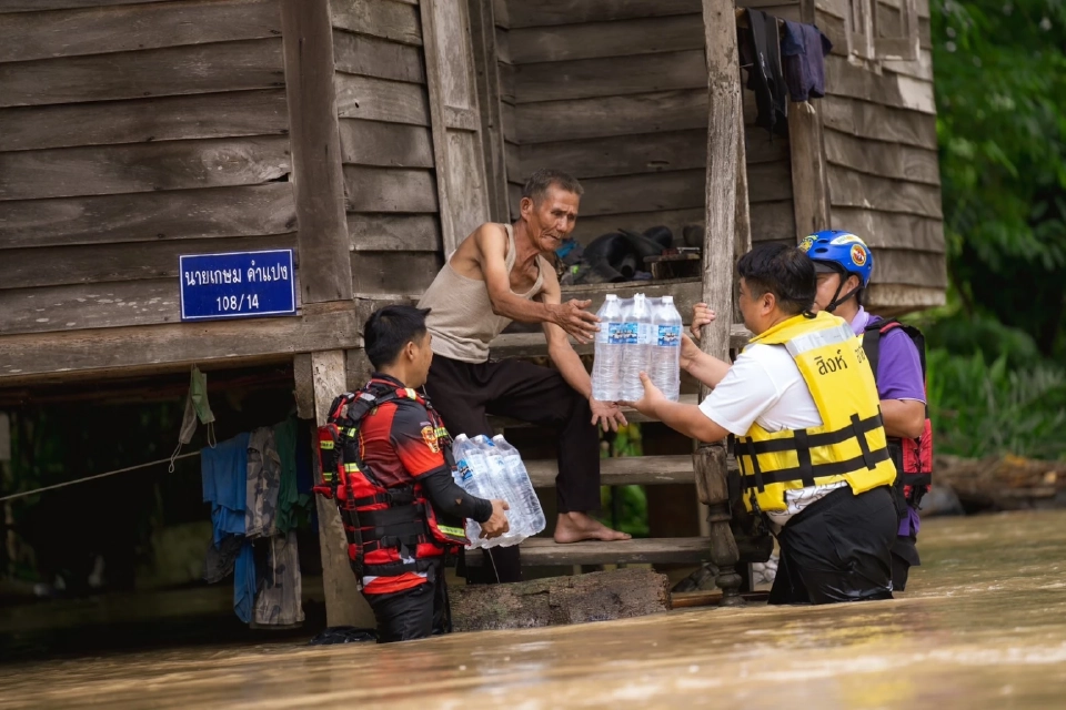 สิงห์อาสาจับมือเครือข่ายกู้ภัย ลงพื้นที่ จ. น่าน ช่วยน้ำท่วมจากพายุวิภาถล่ม