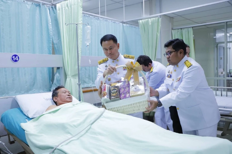 'ในหลวง' ทรงรับผู้เสียชีวิต-เจ็บ จากเหตุชายแดนกัมพูชาไว้ในพระบรมราชานุเคราะห์