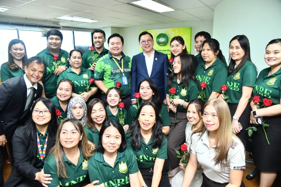 ภาพชุด 'จตุพร' อำลาตำแหน่งปลัด ทส. 5 ปี 8 เดือน 25 วัน ก่อนนั่ง รมว.พาณิชย์