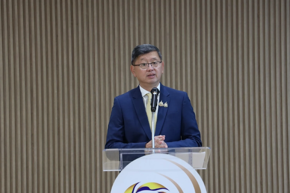 นายพชร อนันตศิลป์ ผู้อำนวยการสำนักงานบริหารหนี้สาธารณะ (สบน.) 