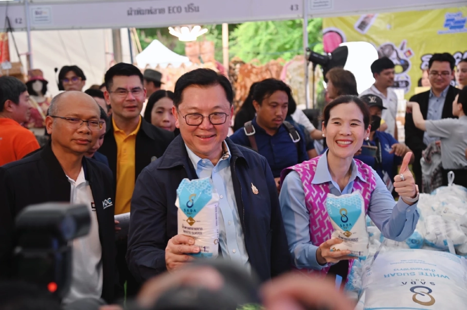 "พาณิชย์" จัดงานธงฟ้ากระตุ้นเศรษฐกิจ ลดราคาสูงสุด 60%