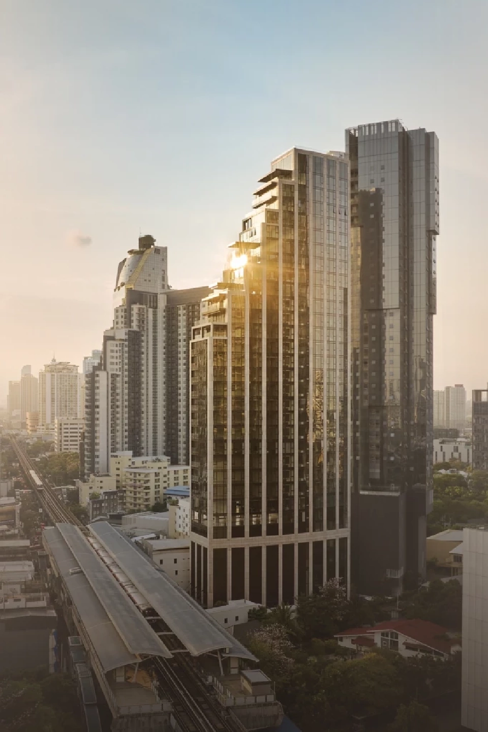 จับเข่าคุย “ยงยุทธ ชัยพรหมประสิทธิ์” พ่อมดอสังหาฯ ร่ายมนต์ขาย "สโคป ทองหล่อ" ห้องละ 200 ล้าน