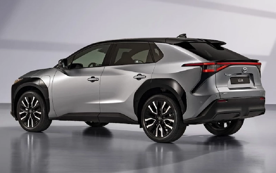 โตโยต้า นำเข้า EV ญี่ปุ่น Toyota bZ4X  เปิดตัวปิกอัพไฮลักซ์ โฉมใหม่ ดีเซล-ไฟฟ้า ต.ค.นี้