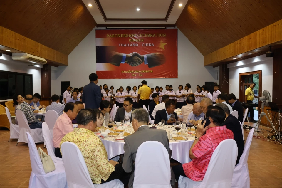 นิพนธ์ต้อนรับนักลงทุนจากเสฉวน-เฉิงตู เยี่ยมชมศักยภาพศก.ภาคใต้