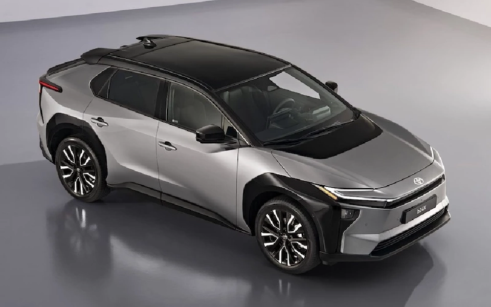 โตโยต้า นำเข้า EV ญี่ปุ่น Toyota bZ4X  เปิดตัวปิกอัพไฮลักซ์ โฉมใหม่ ดีเซล-ไฟฟ้า ต.ค.นี้