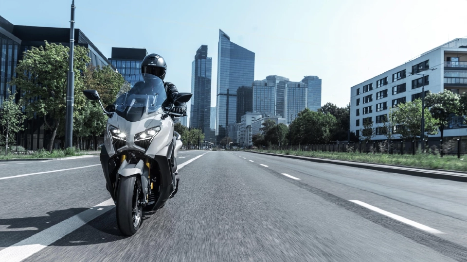 New YAMAHA TMAX 2025