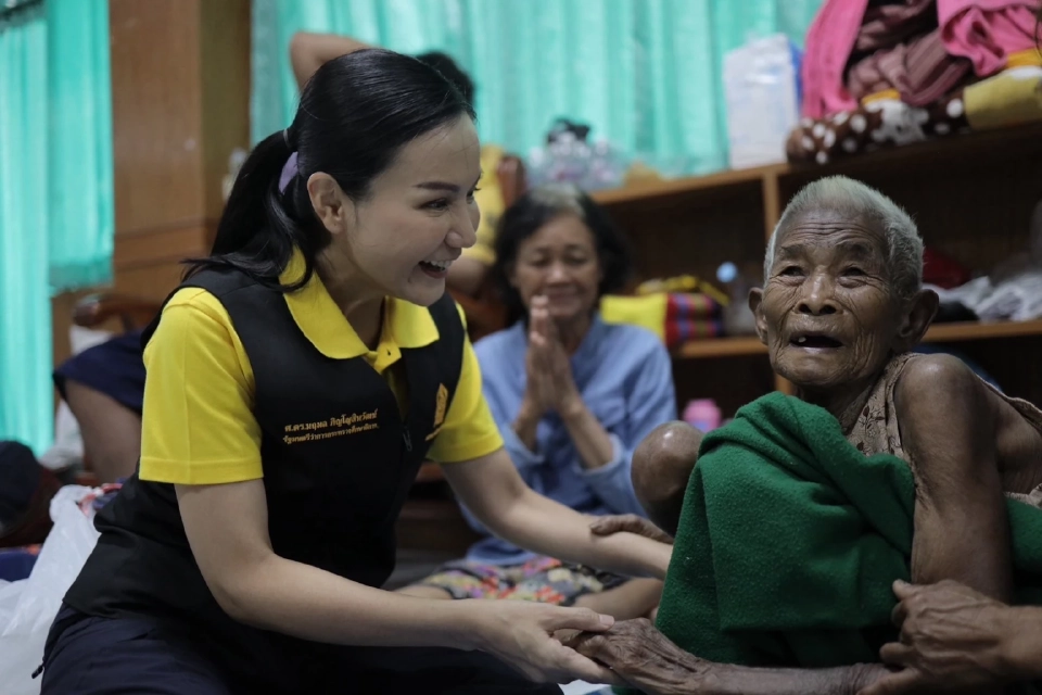 “นฤมล"ลงพื้นที่สุรินทร์ เยี่ยมศูนย์พักพิงดูแลครอบครัวครู-นร.