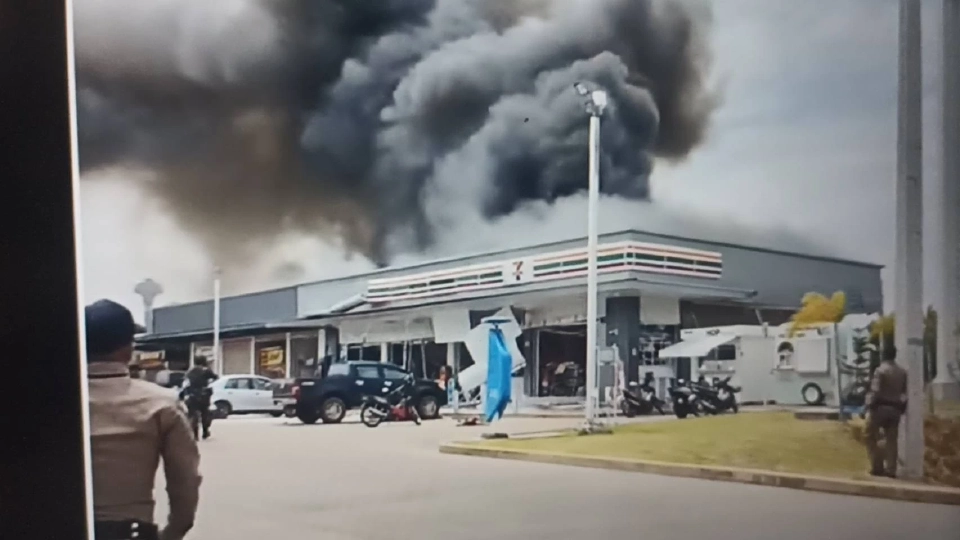 เซเว่นฯปตท.บ้านผือ กันทรลักษ์ ศรีสะเกษ วอด หลังกัมพูชายิงจรวด BM21 โจมตี