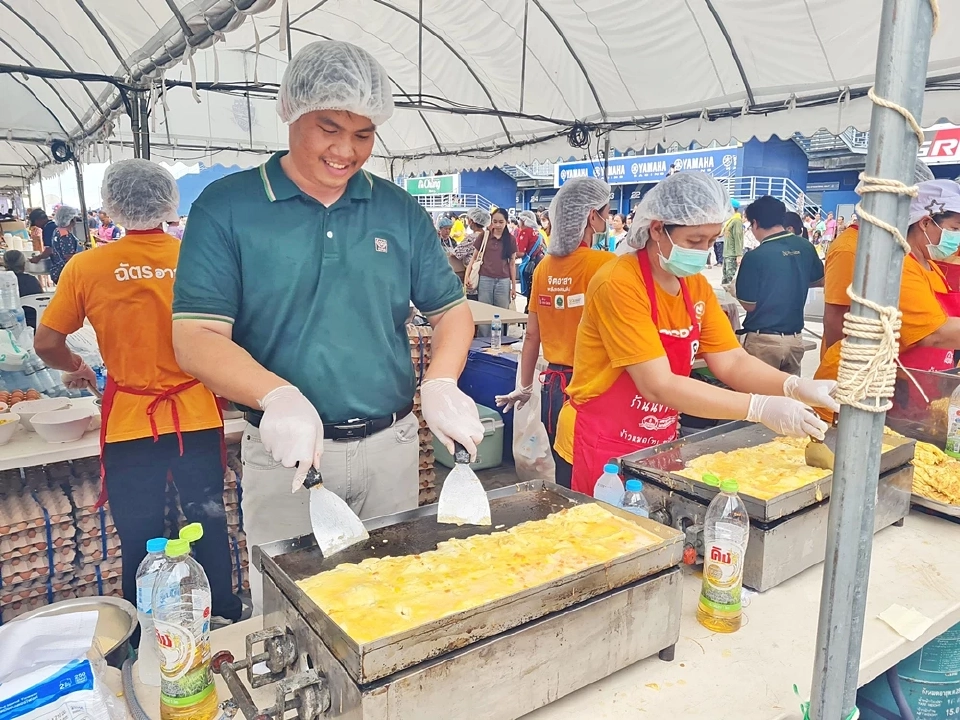 ซีพีเอฟเคียงข้างทุกข์วิกฤต ส่งอาหาร-ของจำเป็น ช่วยผู้ประสบภัยปะทะชายแดน 5 จังหวัด