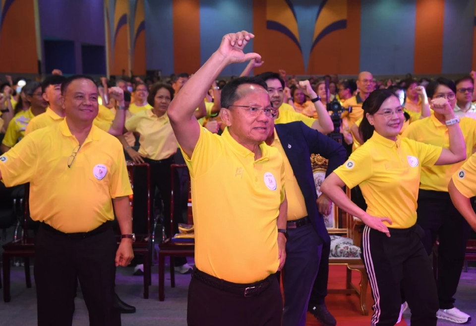 สมศักดิ์ เปิดมหกรรมสุขภาพดี ชวนคนภูเก็ต 'นับคาร์บ-ออกกำลังกาย'