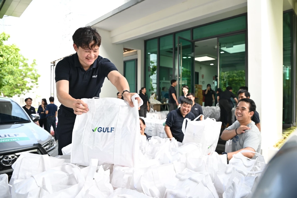 GULF ระดมทีม "กัลฟ์อาสา" แพ็คถุงยังชีพ ช่วยเหลือ ปชช.ชายแดนไทย–กัมพูชา