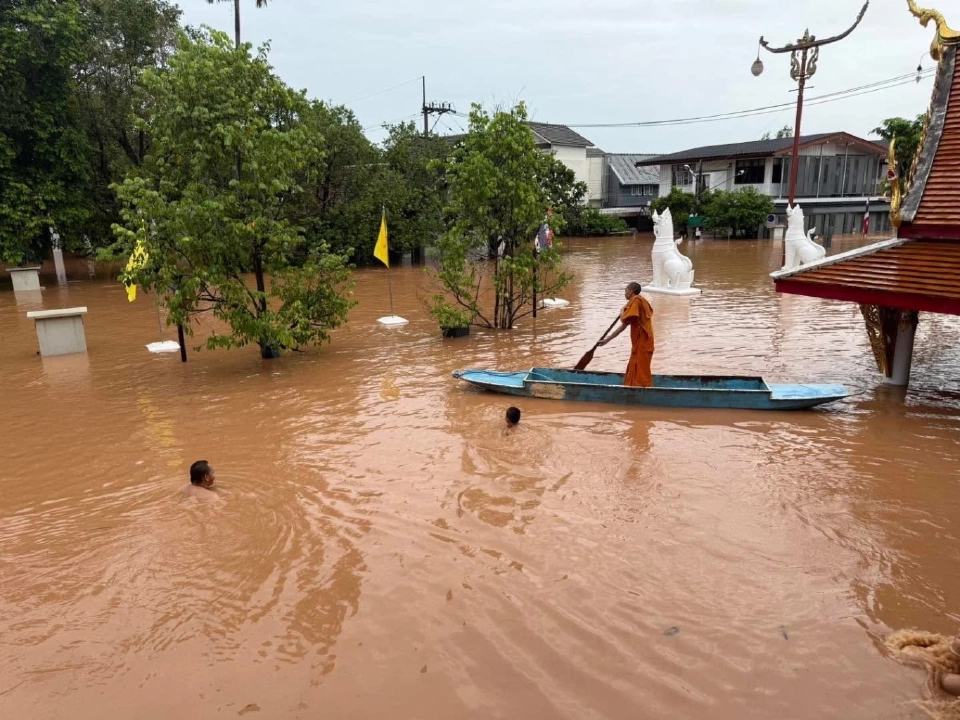  เปิดภาพวัดภูมินทร์ น้ำท่วมทะลัก หวั่นกระทบจิตรกรรมฝาผนัง