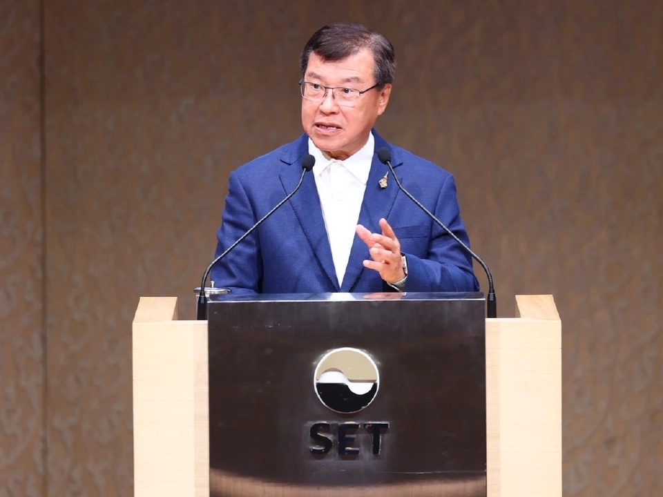 ดร.ไพรินทร์ ชูโชติถาวร กรรมการผู้ทรงคุณวุฒิ สภานโยบายการอุดมศึกษา วิทยาศาสตร์ วิจัยและนวัตกรรมแห่งชาติ (สอวช.) และกรรมการอิสระ กรรมการบริหาร และกรรมการเทคโนโลยี บริษัท เอสซีบี เอกซ์ จำกัด (มหาชน) 