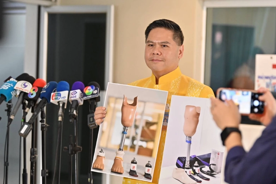 นายวราวุธ ศิลปอาชา รัฐมนตรีว่าการกระทรวงการพัฒนาสังคมและความมั่นคงของมนุษย์