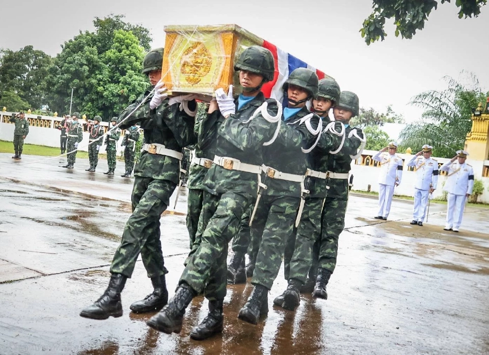 สดุดีทหารกล้า รับศพกำลังพลที่เสียชีวิตจากเหุตปะทะชายแดนไทย-กัมพูชา