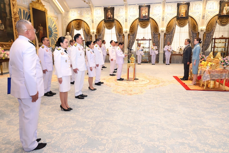 "ในหลวง-พระราชินี" พระราชทานพระบรมราชวโรกาสให้ "ครม.ใหม่" เข้าเฝ้าฯถวายสัตย์ฯ
