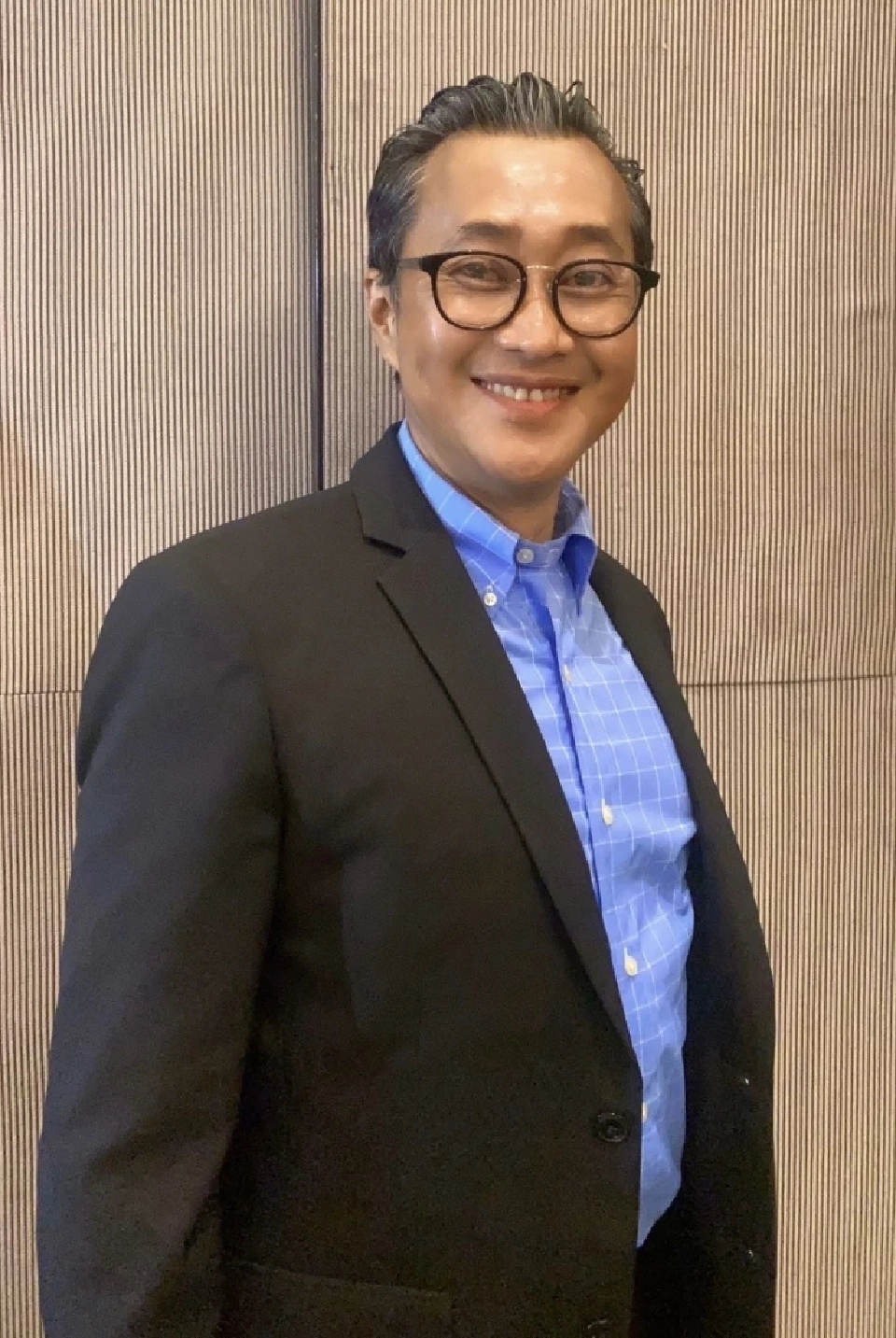 รองศาสตราจารย์ ดร.อัทธ์  พิศาลวานิช ผู้เชี่ยวชาญเศรษฐกิจระหว่างประเทศและอาเซียน 