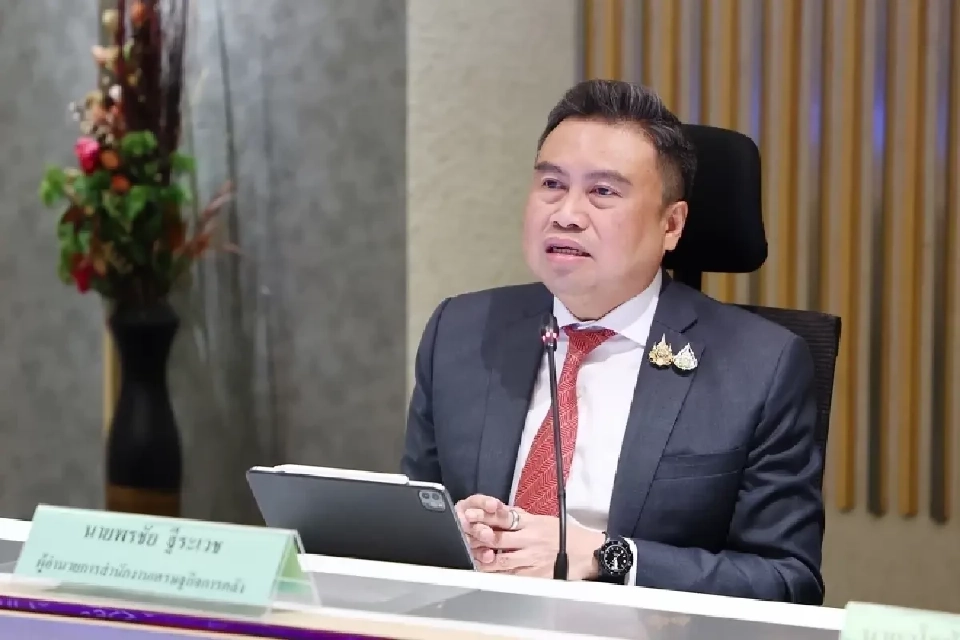 พรชัย ฐีระเวช ผู้อำนวยการสำนักงานเศรษฐกิจการคลัง (สศค.) ใ