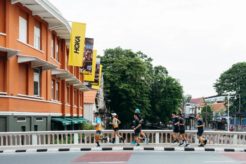 HOKA บุกเจริญกรุง! เนรมิตตึกเก่าร้อยปีเป็น Culture Hub