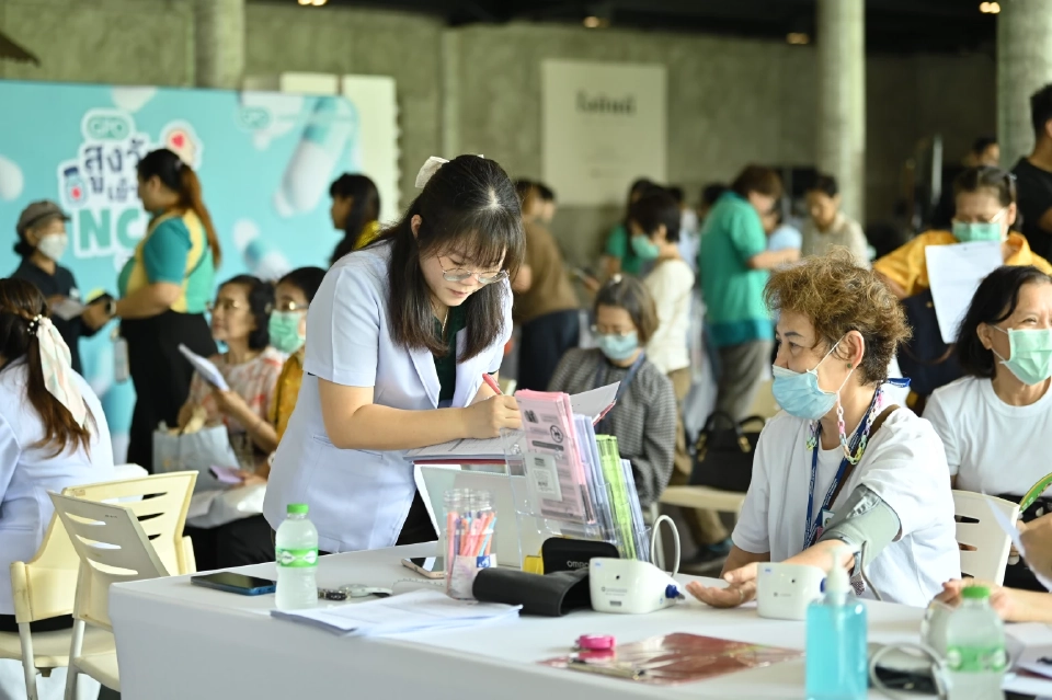 รณรงค์วัยเก๋าใส่ใจสุขภาพ  แนะนำวิธีป้องกัน แลกเปลี่ยนความรู้โรค NCDs