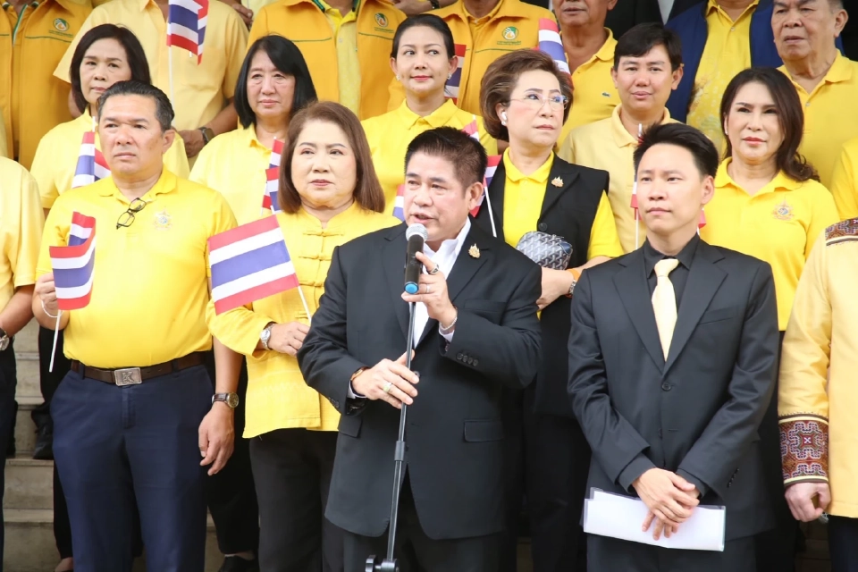 “เกษตรฯ-มูลนิธิธรรมนัส”ระดมช่วยผู้ประสบภัยชายแดนกัมพูชา