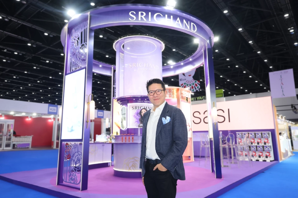 นายรวิศ หาญอุตสาหะ 