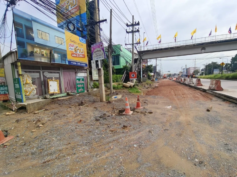 ชาวปทุมธานีโวย “ทางหลวง” ขยายถนนหมายเลข 307 แยกปทุมวิไล ดีเลย์หนัก