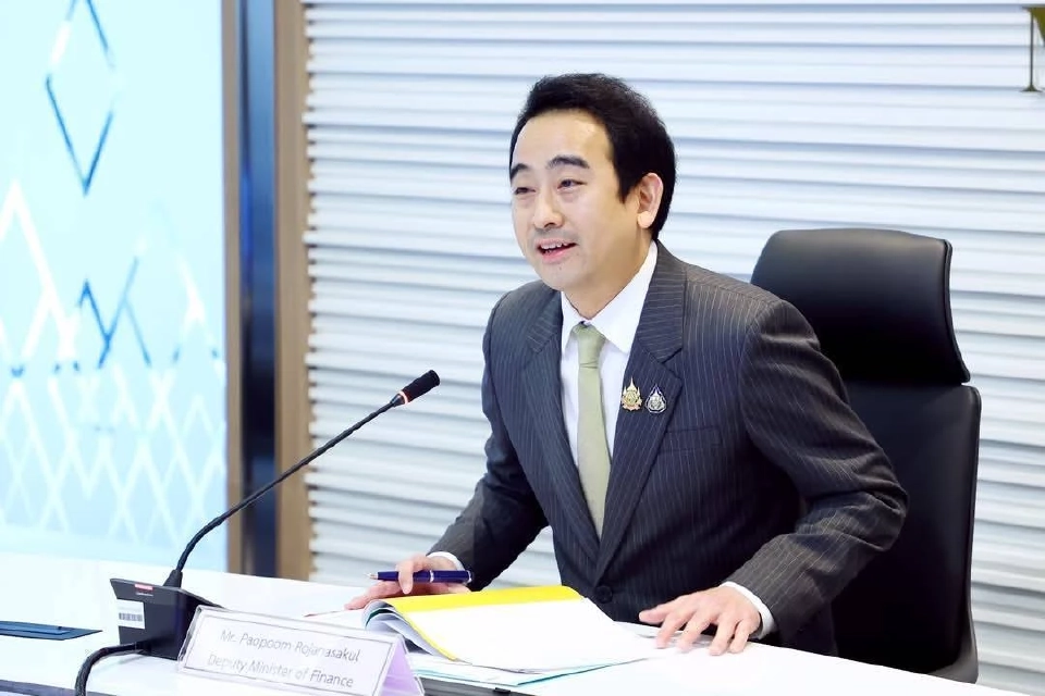 นายเผ่าภูมิ โรจนสกุล รัฐมนตรีช่วยว่าการกระทรวงการคลัง 