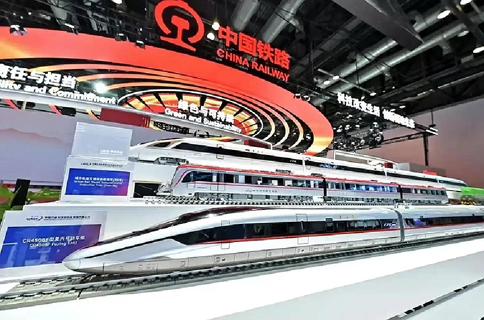 จีนโชว์รถไฟความเร็วสูงวิ่งได้ 400 กม./ชม. พร้อมต้นแบบรถไฟแม็กเลฟ 600 กม./ชม.