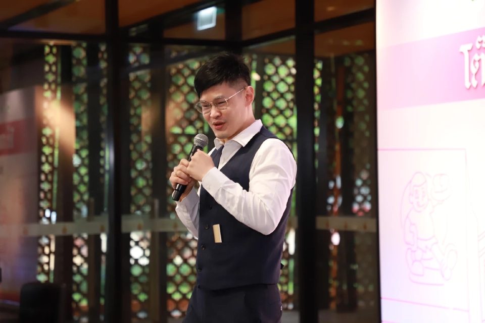 ผศ.ดร.เอกก์ ภทรธนกุล 