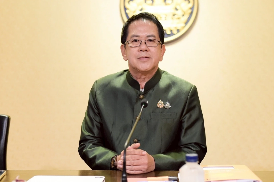  นายจิรายุ ห่วงทรัพย์