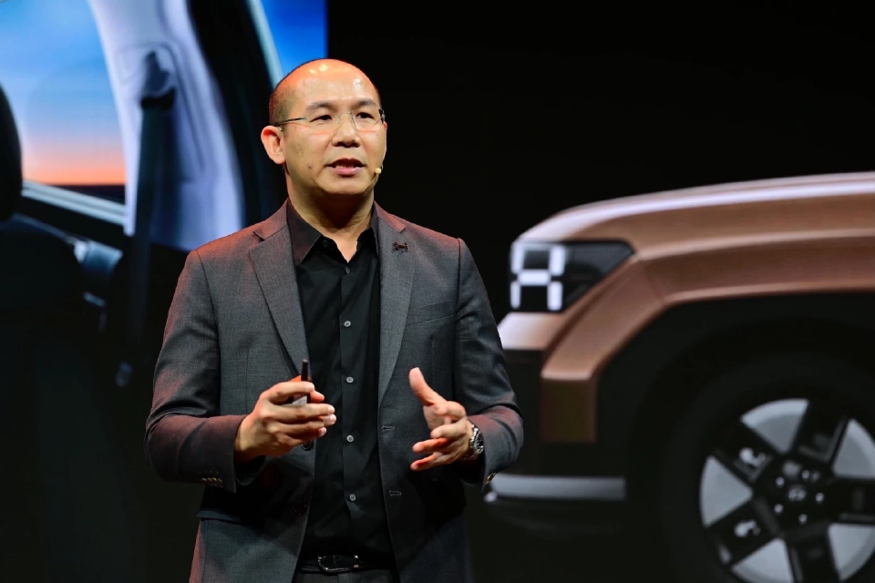 นายวัลลภ เฉลิมวงศาเวช กรรมการผู้จัดการ บริษัท ฮุนได โมบิลิตี้ (ประเทศไทย) จำกัด 