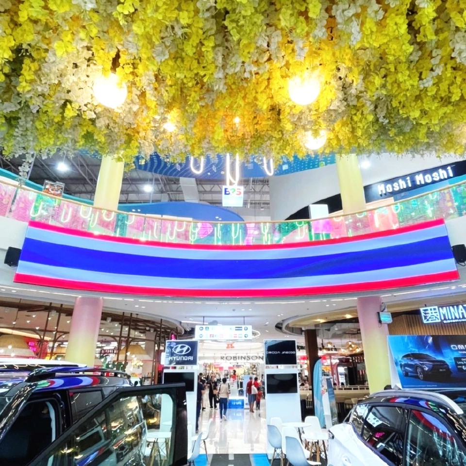 ประมวลภาพห้าง ศูนย์การค้าพร้อมใจติดธงชาติไทย ส่งกำลังใจสู่พื้นที่ชายแดนไทย-กัมพูชา