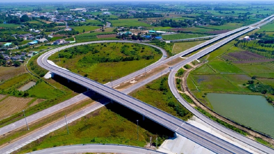 28 กรกฎาคม 2568 “ทางหลวง” เปิดวิ่ง “มอเตอร์เวย์บางใหญ่-กาญจนบุรี” ฟรี ตลอดสาย รับวันหยุดยาว