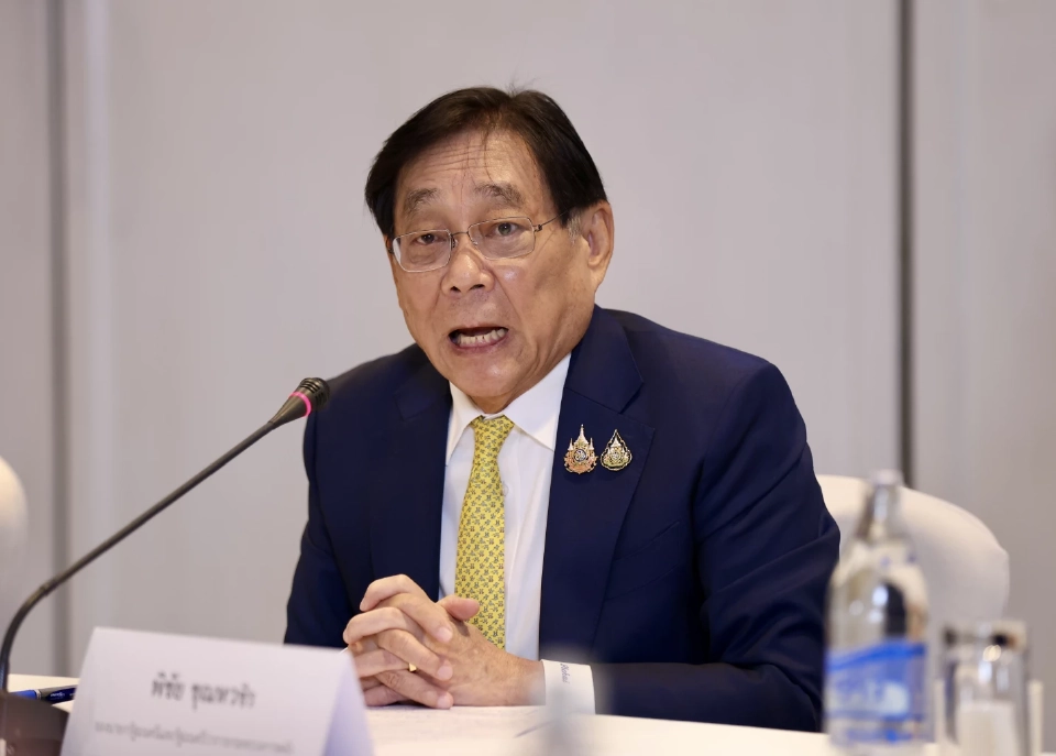 นายพิชัย ชุณหวชิร รองนายกรัฐมนตรีและรัฐมนตรีว่าการกระทรวงการคลัง 