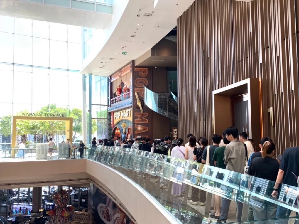 ทะลัก! ไอคอนสยาม แฟนอาร์ตทอยแห่เข้า POP MART สาขาใหญ่ที่สุดในโลก