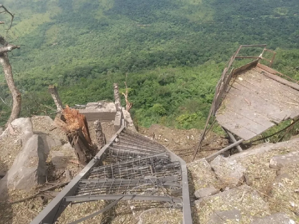 เปิดภาพทหารไทย ระเบิดบันไดช่องคานม้า สกัดกัมพูชาขึ้นภูมะเขือ