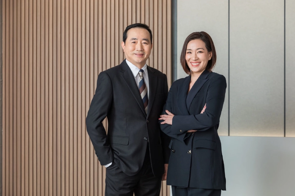 นายสง่า บุญสงเคราะห์ และ นางสาวศุภรดา โรจน์วัฒนะ