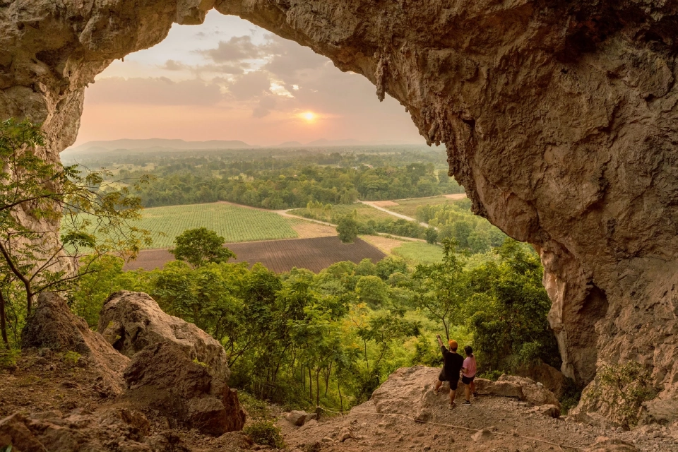 หยุดยาว วันแม่แห่งชาติ 2568 ท่องเที่ยวสะพัด 1.3 หมื่นล้าน เปิด 5 จังหวัดเที่ยวสูงสุด