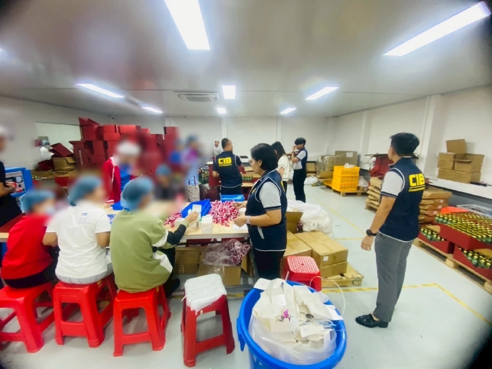 ทลาย รง.ผลิตเครื่องสำอางเถื่อนย่านฉะเชิงเทรา มูลค่ากว่า 20 ล้านบาท