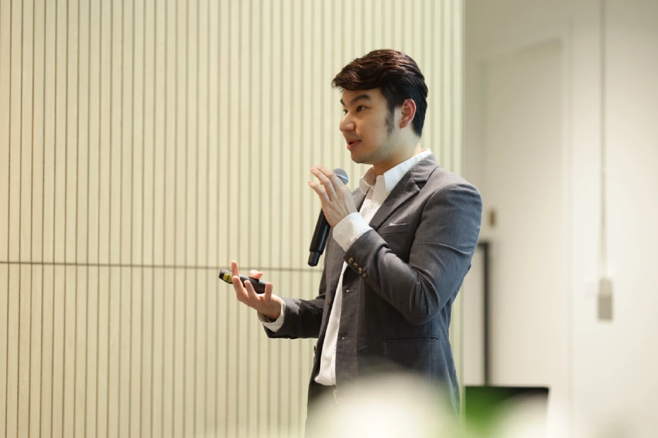 นายวุฒิพงษ์ ผาณิตเศรษฐกร ประธานเจ้าหน้าที่บริหาร บริษัท ทีไอบีดี จำกัด ผู้ร่วมก่อตั้งบริษัท เค-เอพีไอ จำกัด