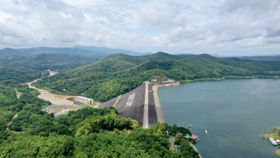 เขื่อนสิริกิติ์ อีกหนึ่งหมุดหมายดึงดูดนักท่องเที่ยวมาปักหมุดเช็กอิน